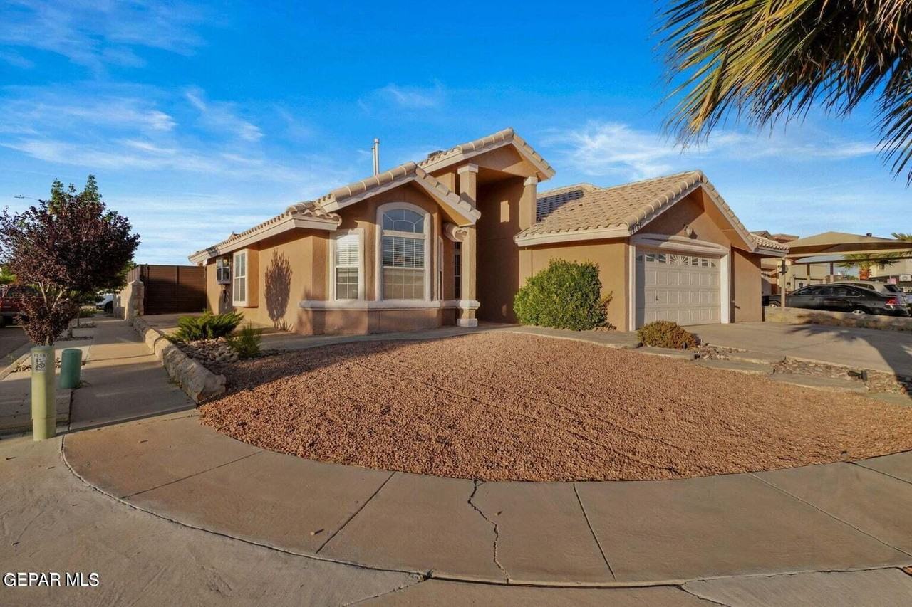 12181 Dos Rios Dr - Photo 3 of 30