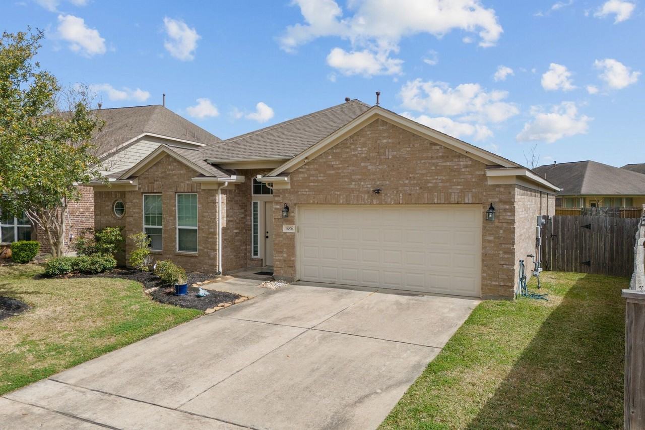 19006 Piper Hill Ln - Photo 2 of 27