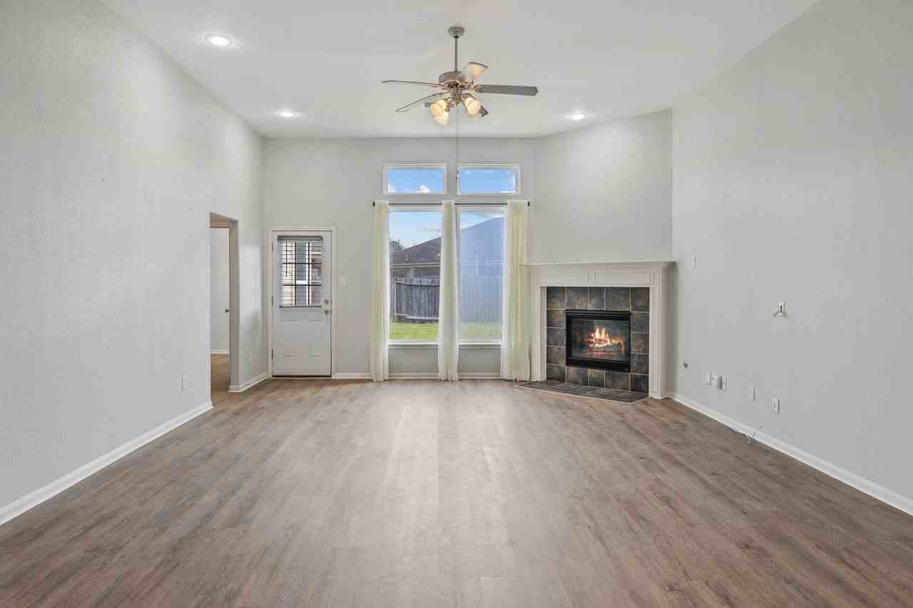 19006 Piper Hill Ln - Photo 5 of 27