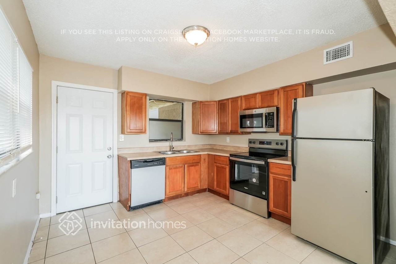10214 N Boulevard - Photo 7 of 19
