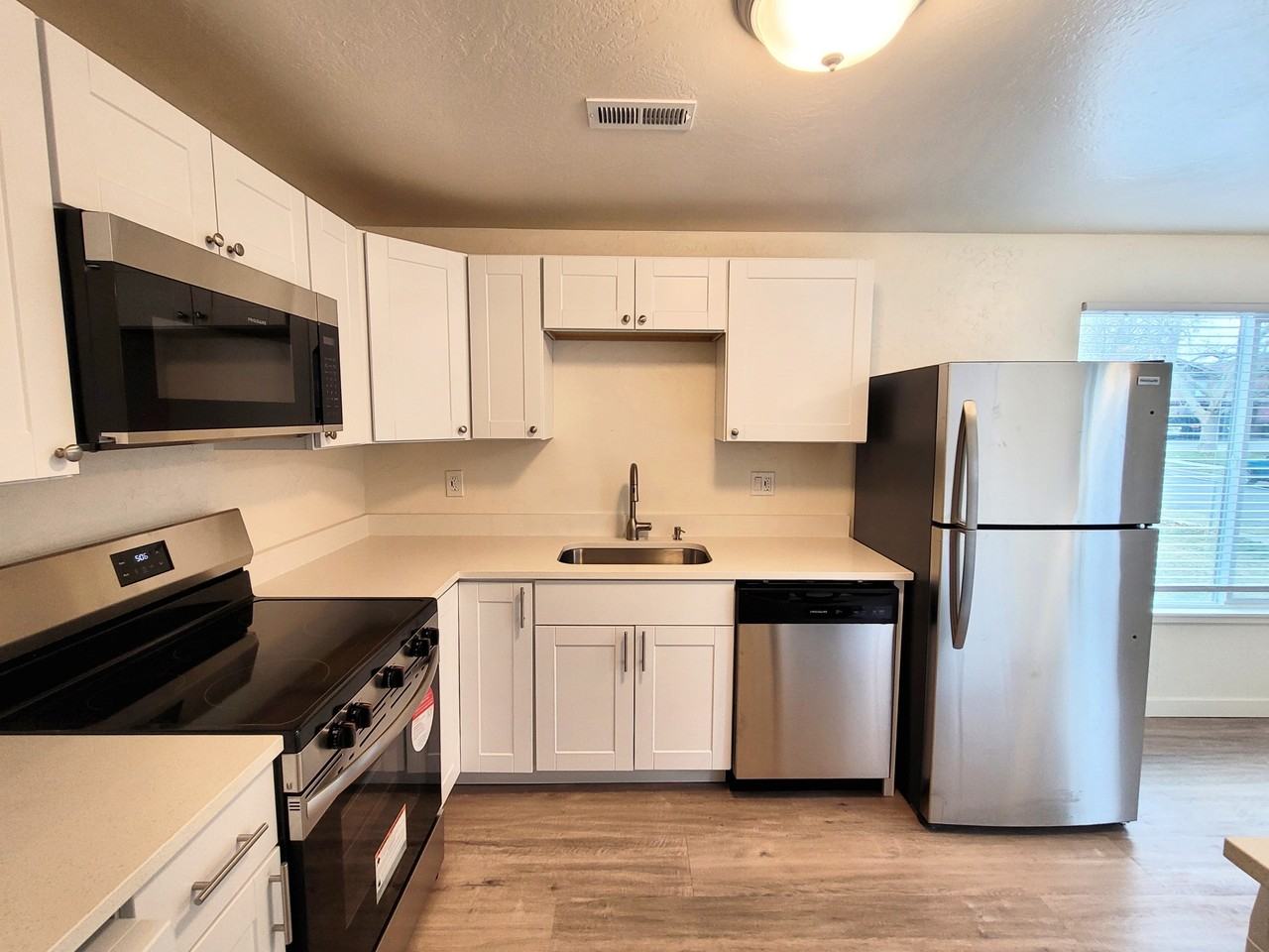 4661 S Arlington Park Dr #4 - Photo 3 of 10