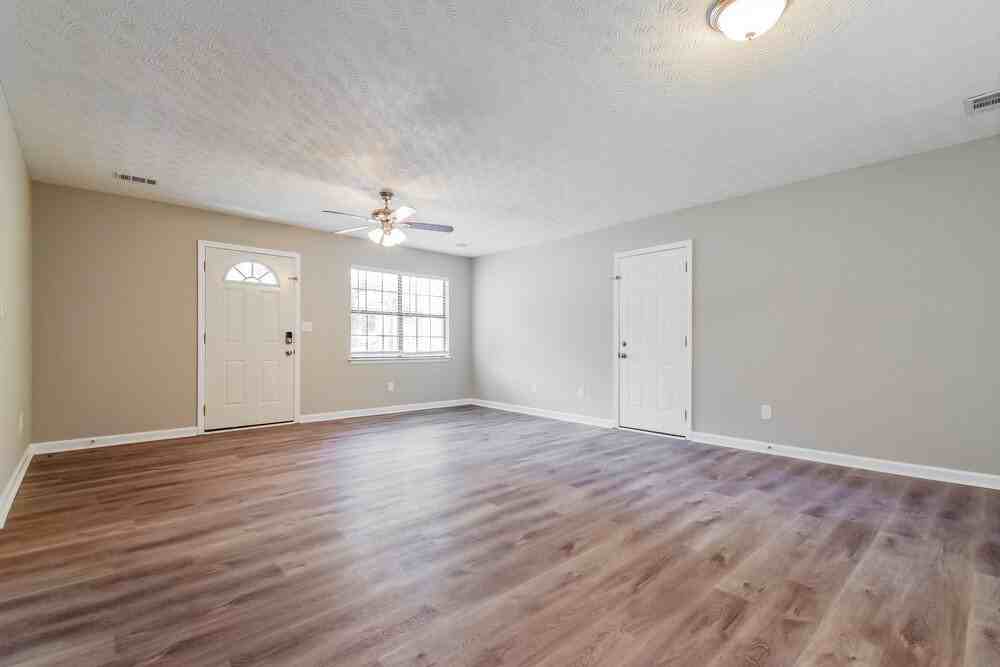 109 Clifford Ct - Photo 3 of 16