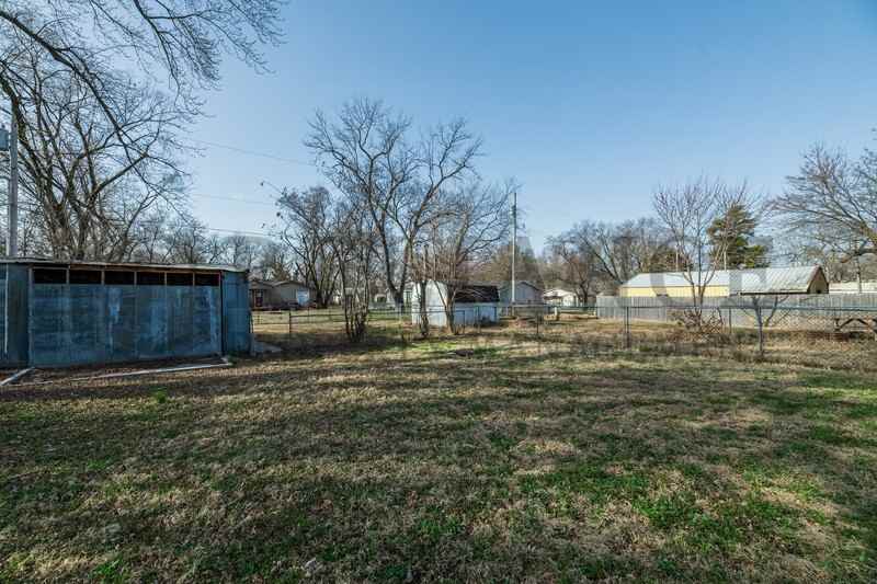 513 E Vine St - Photo 3 of 28