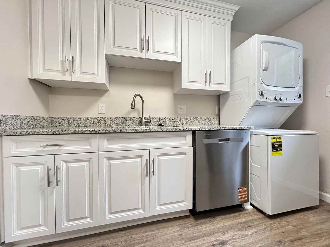 3556 Chester St - Photo 4 of 15