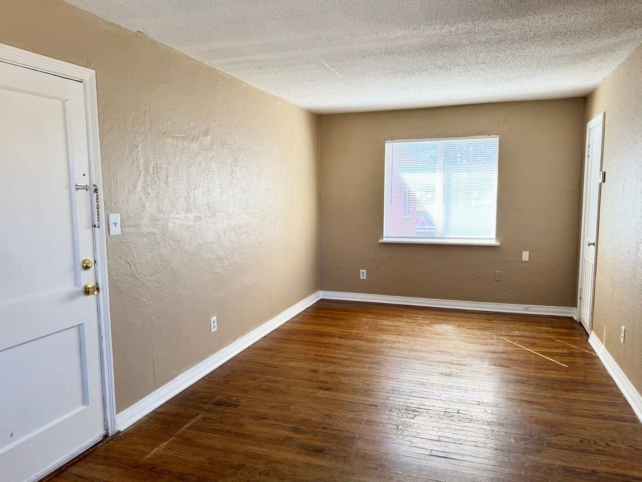 1740 Nw 17th St - Photo 2 of 7