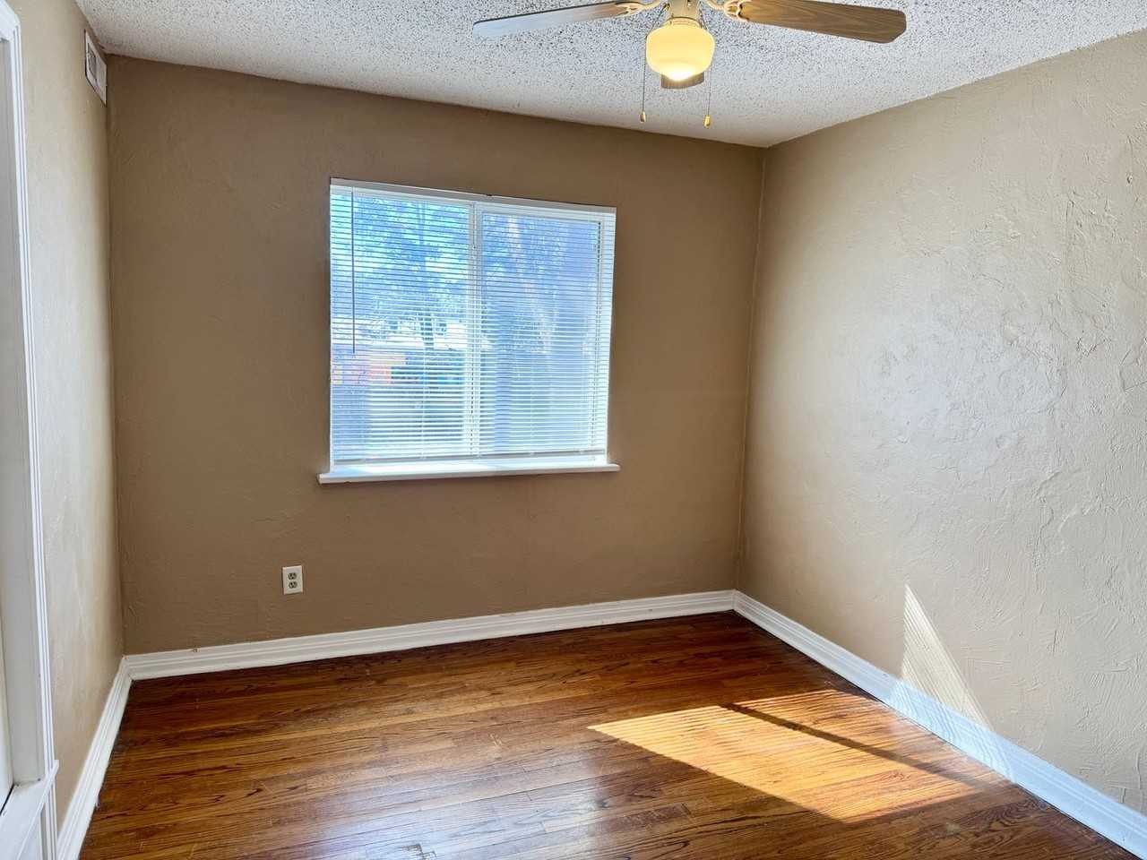 1740 Nw 17th St - Photo 4 of 7