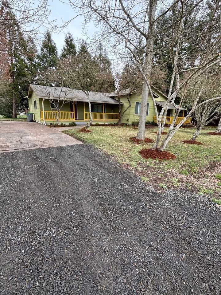 1672 Se Morgan Ln - Photo 2 of 13