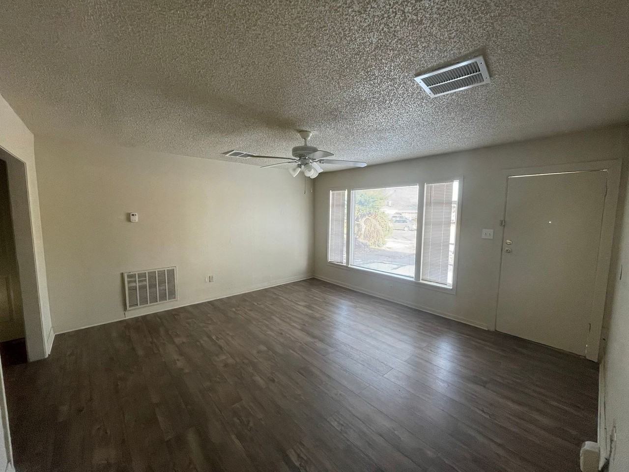 4303 42nd St - Photo 3 of 11