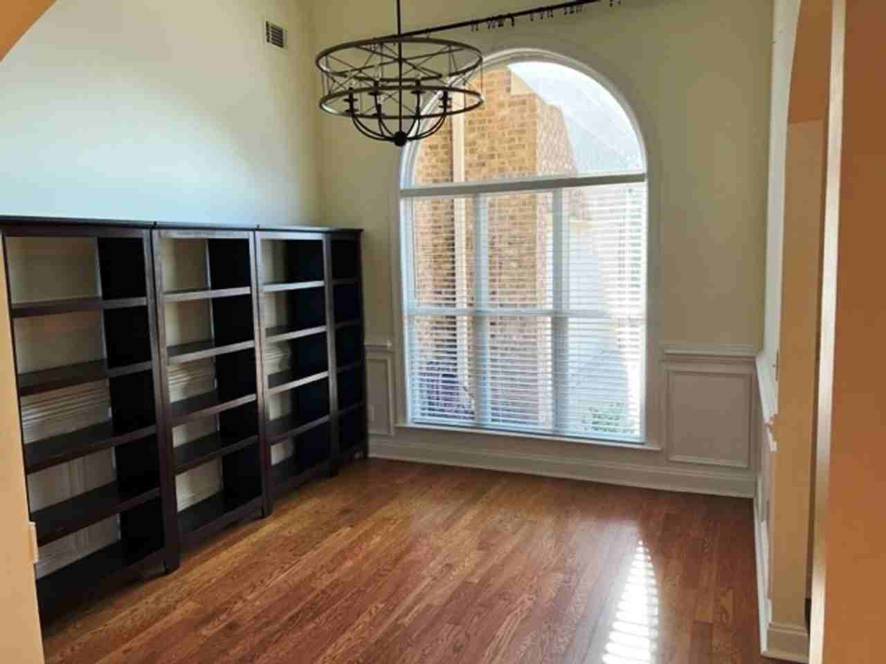 710 Valley St - Photo 4 of 23