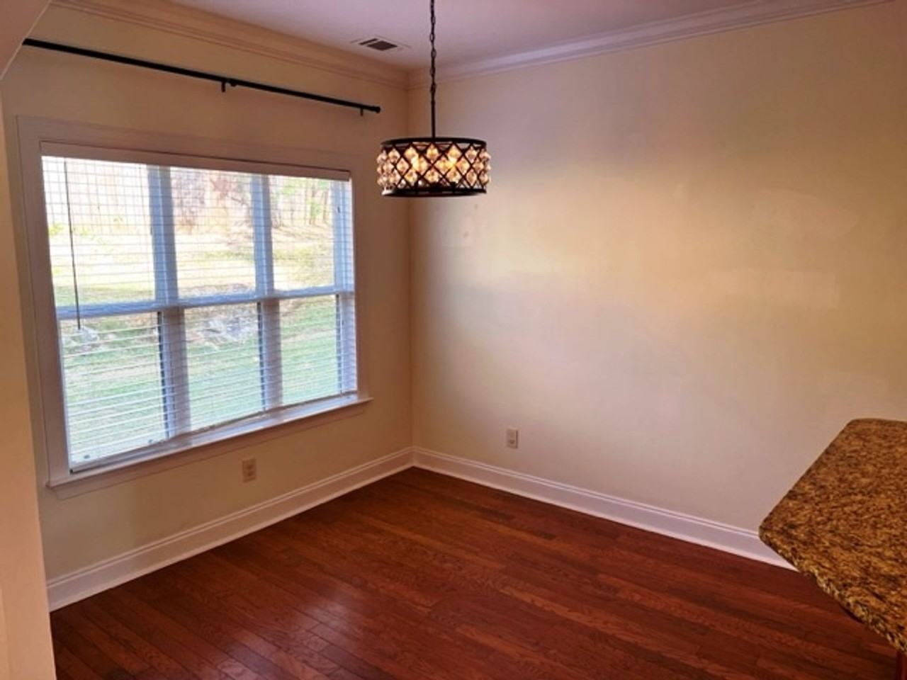 710 Valley St - Photo 6 of 23