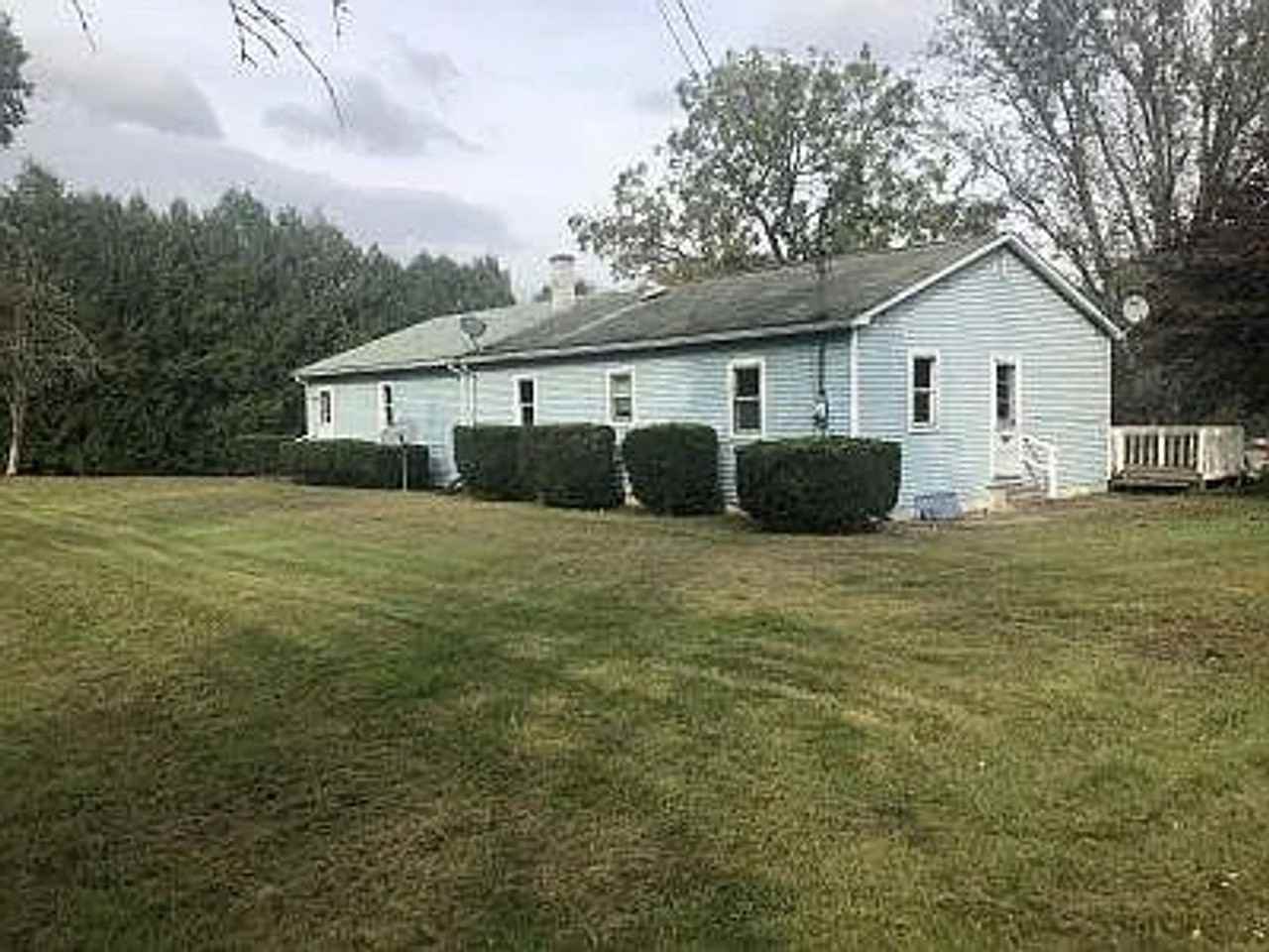 891 N 4th St - Photo 3 of 10