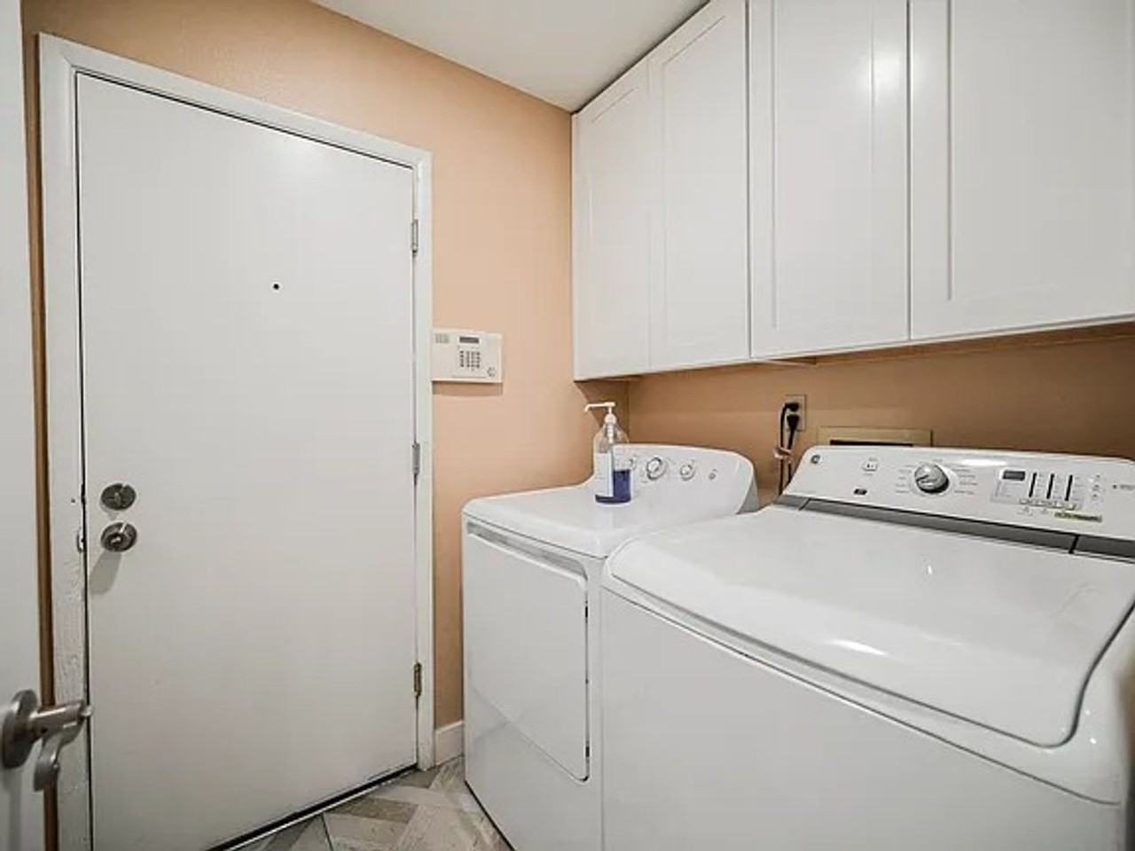 517 Wayne Pl - Photo 2 of 14