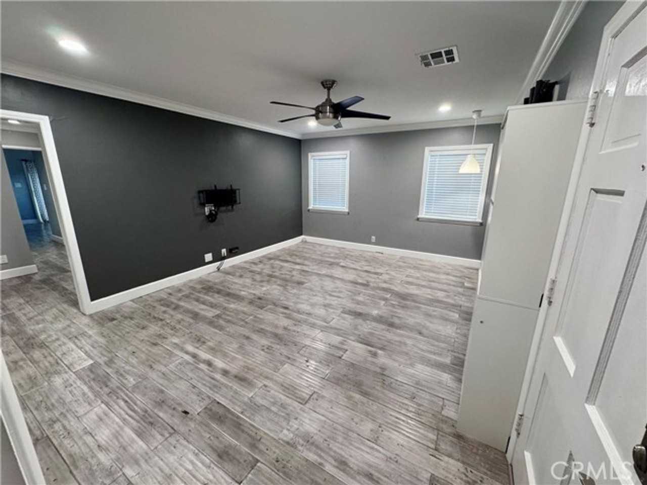 6049 Fidler Ave - Photo 2 of 17