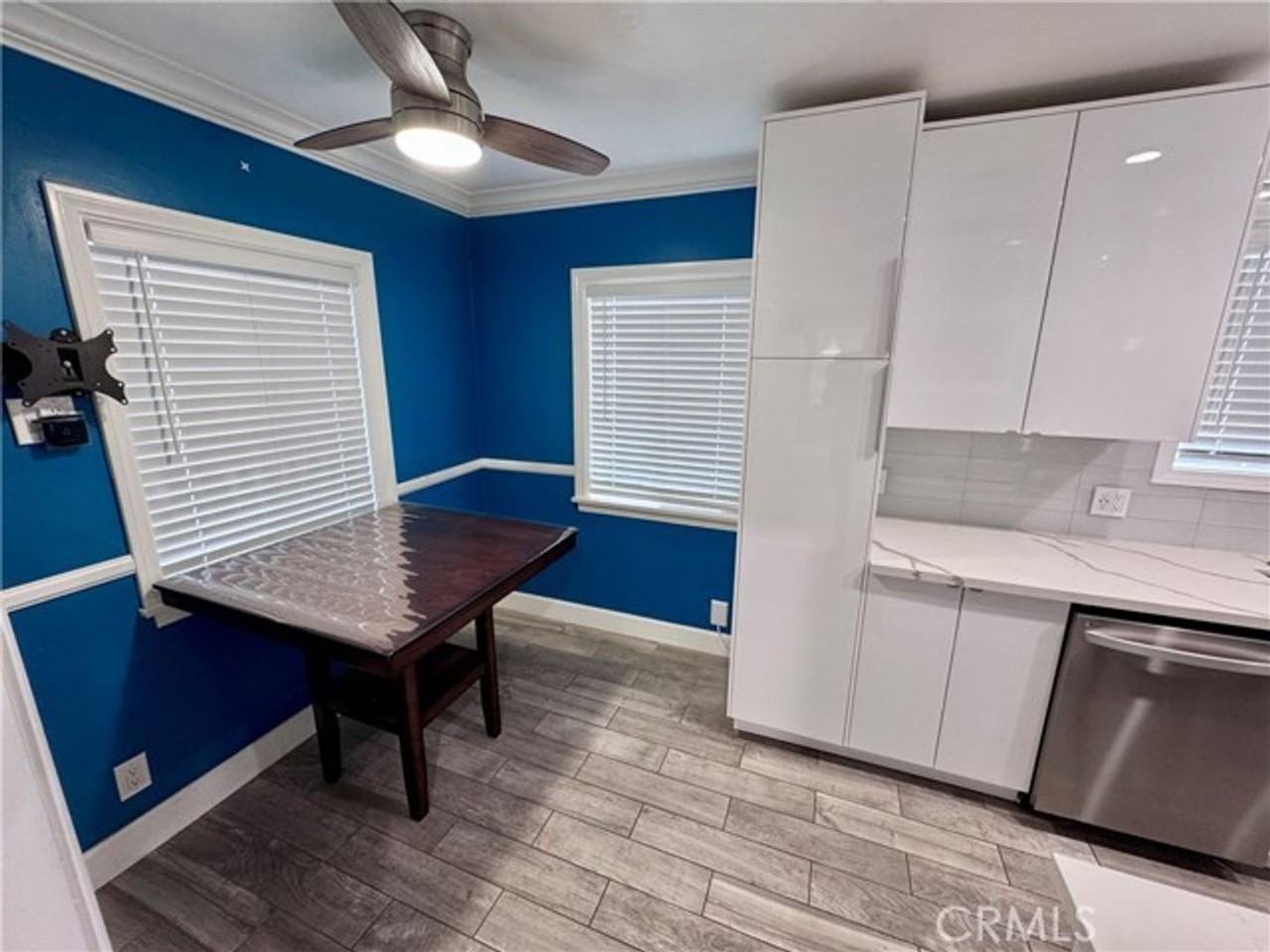 6049 Fidler Ave - Photo 3 of 17