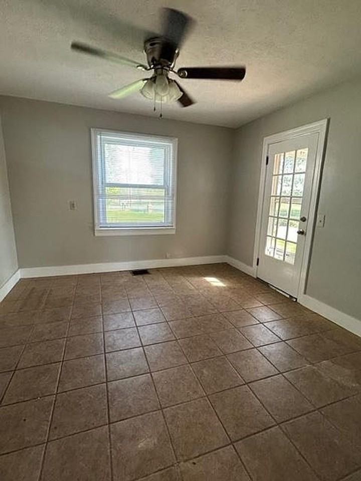 5644 Us Highway 60 W - Photo 2 of 24