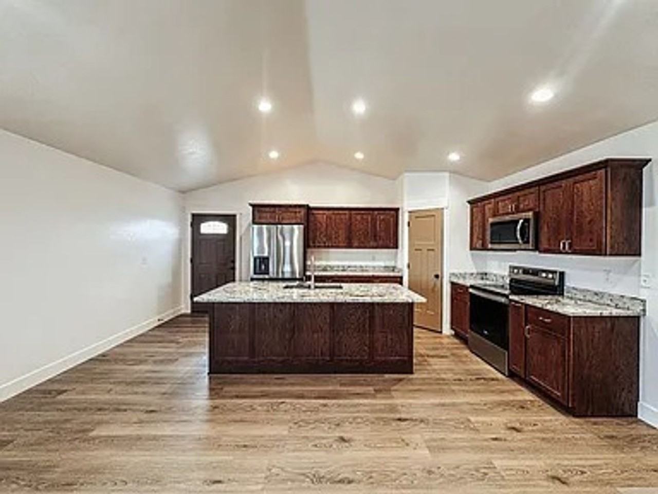 162 Harrington Ave - Photo 2 of 16