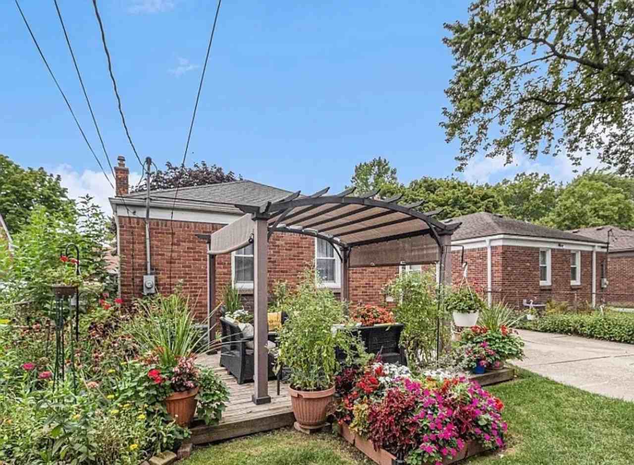 3761 Pardee Ave - Photo 2 of 21