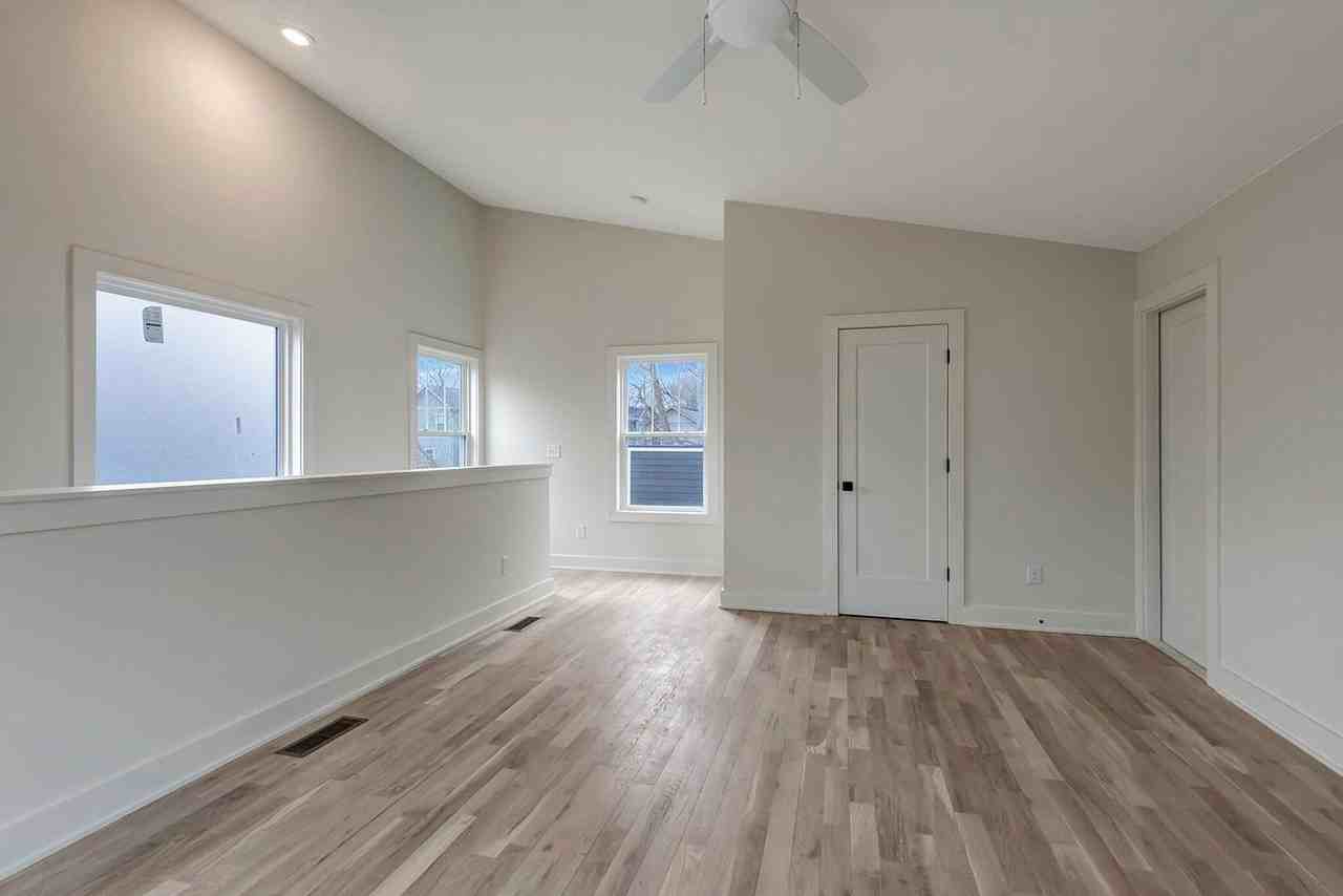 2117A 12th Ave N - Photo 3 of 21