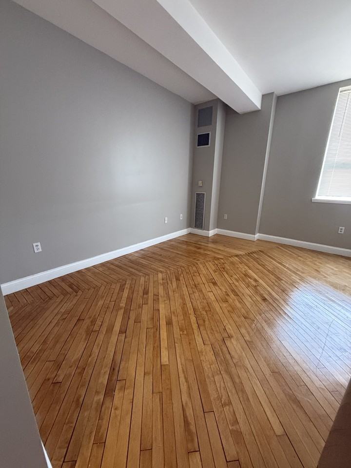 Shirley St #208 - Photo 3 of 5