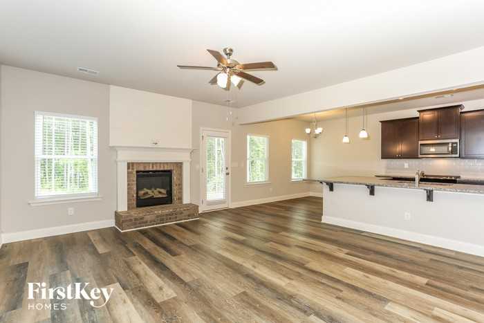 208 Cheshire Dr - Photo 3 of 16