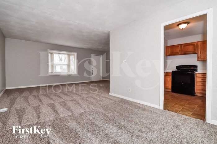 6221 E 43rd St - Photo 3 of 15