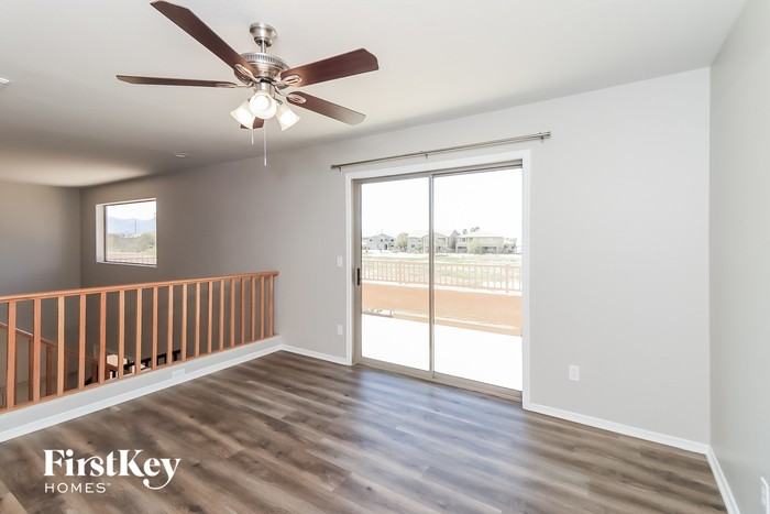 6622 S 57th Ave - Photo 2 of 14