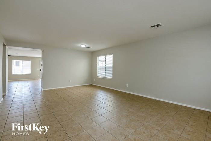5747 W King Snake Dr - Photo 2 of 15