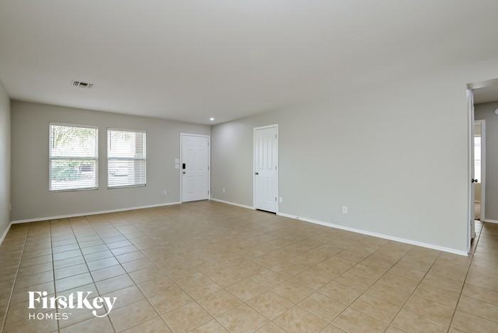 5747 W King Snake Dr - Photo 3 of 15