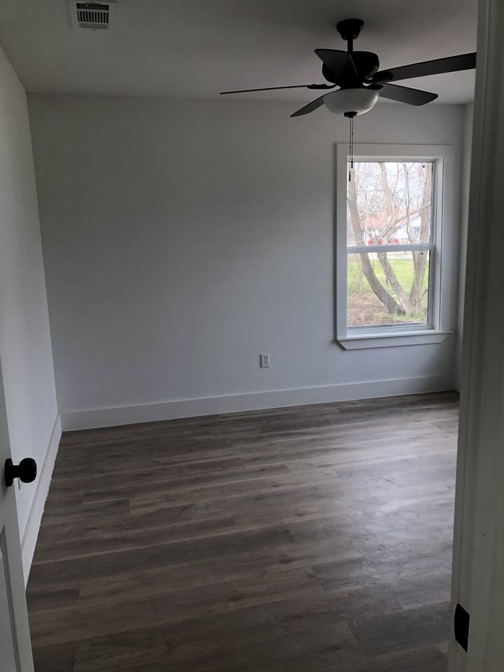 217 N Benton St #NA - Photo 4 of 15