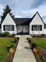 featured image of 1418 Ne Dallas St