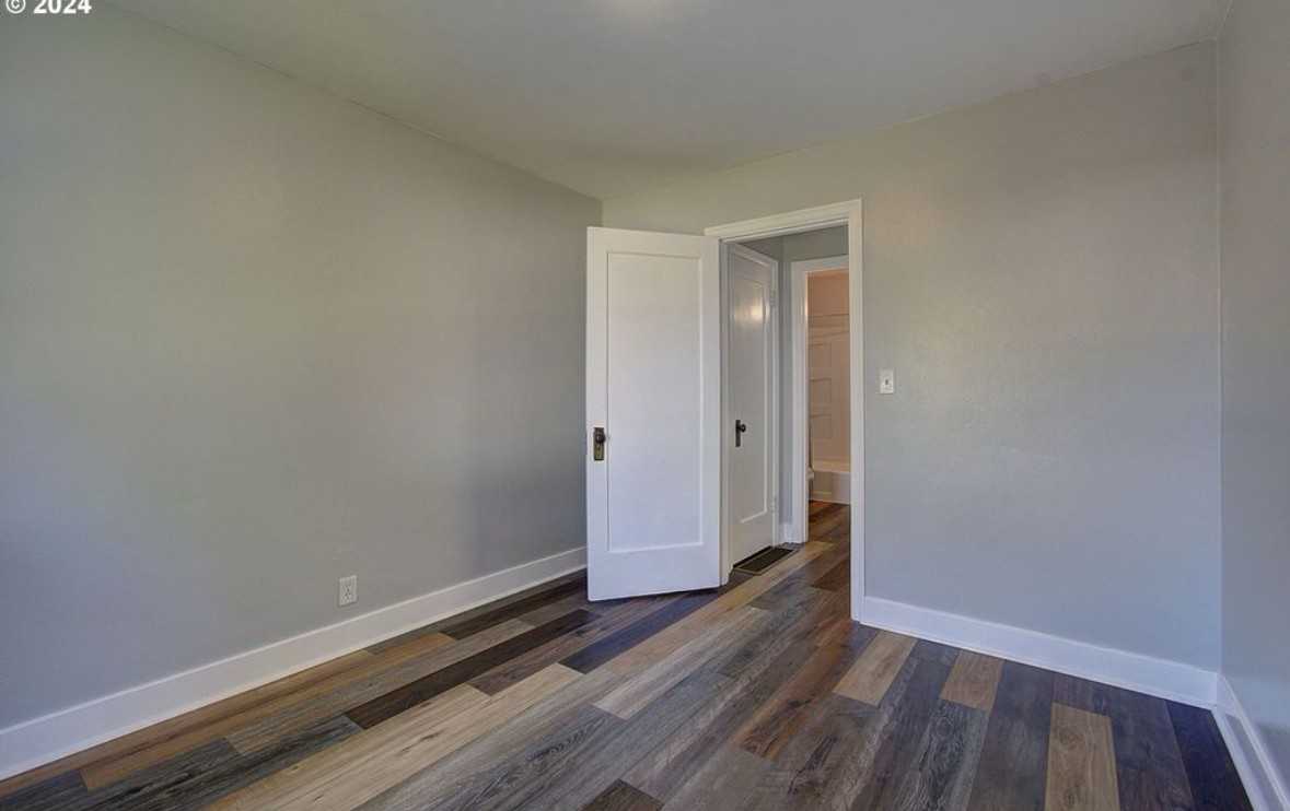 1418 Ne Dallas St - Photo 6 of 24