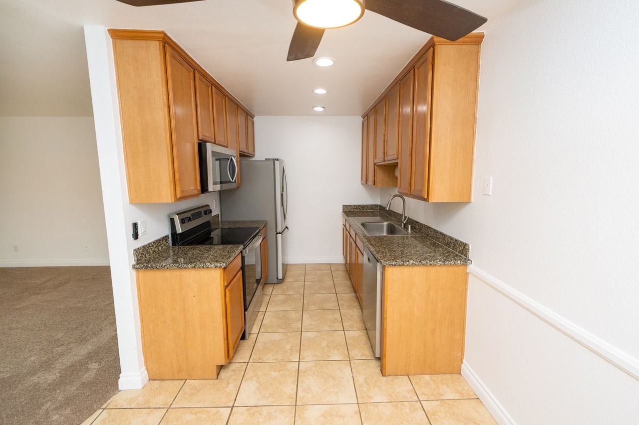 455 Ballantyne St - Photo 3 of 37