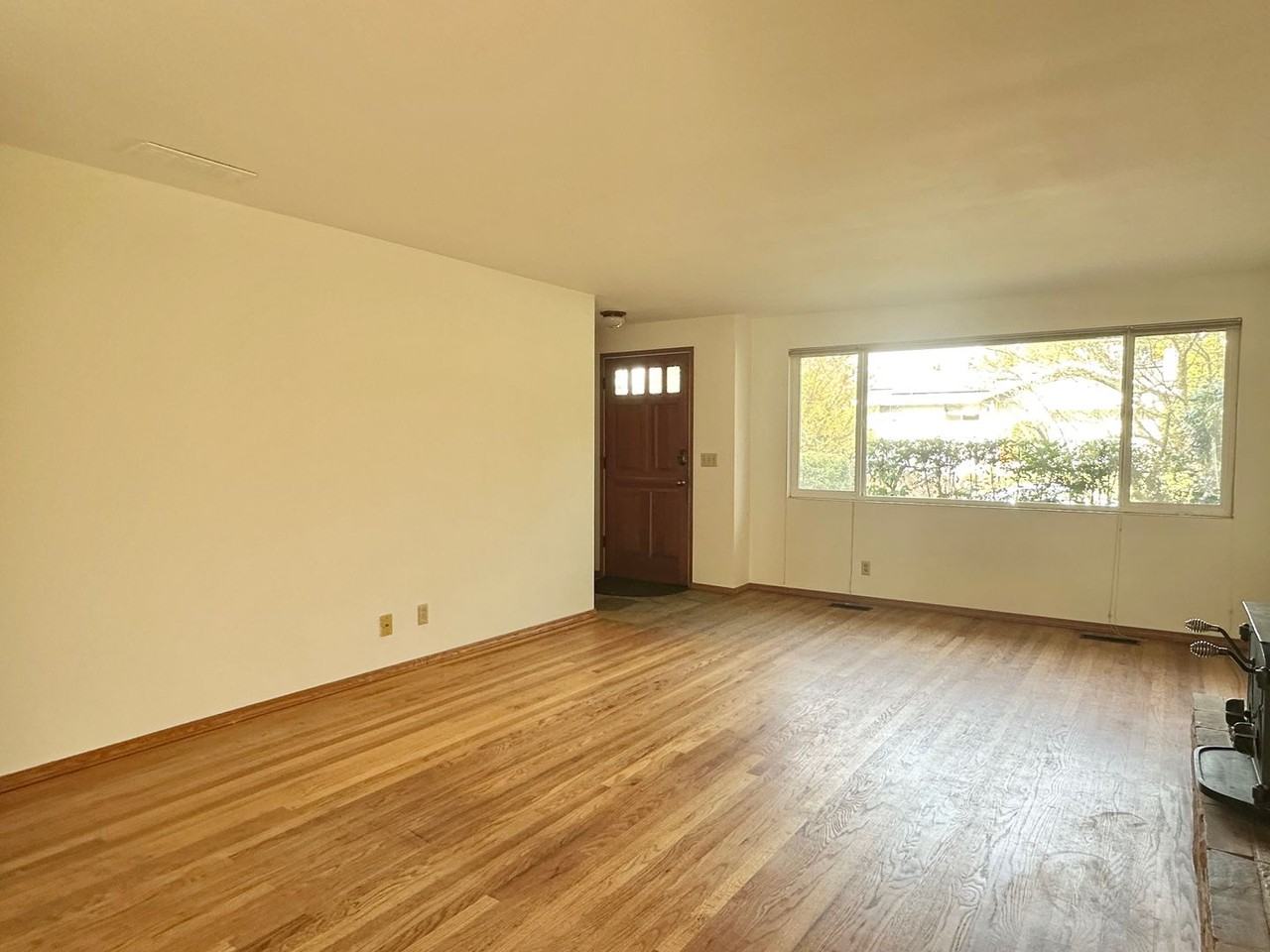 2139 N 137th St - Photo 2 of 19