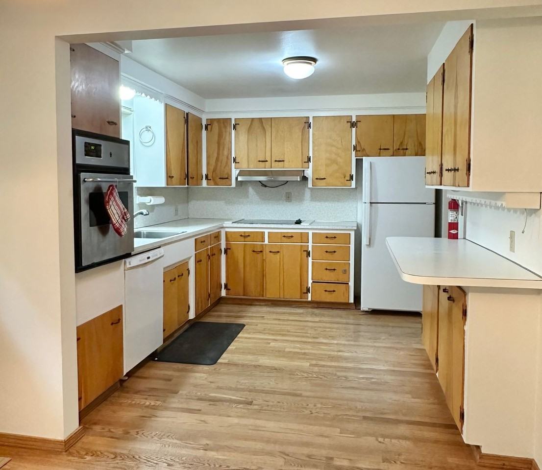 2139 N 137th St - Photo 4 of 19