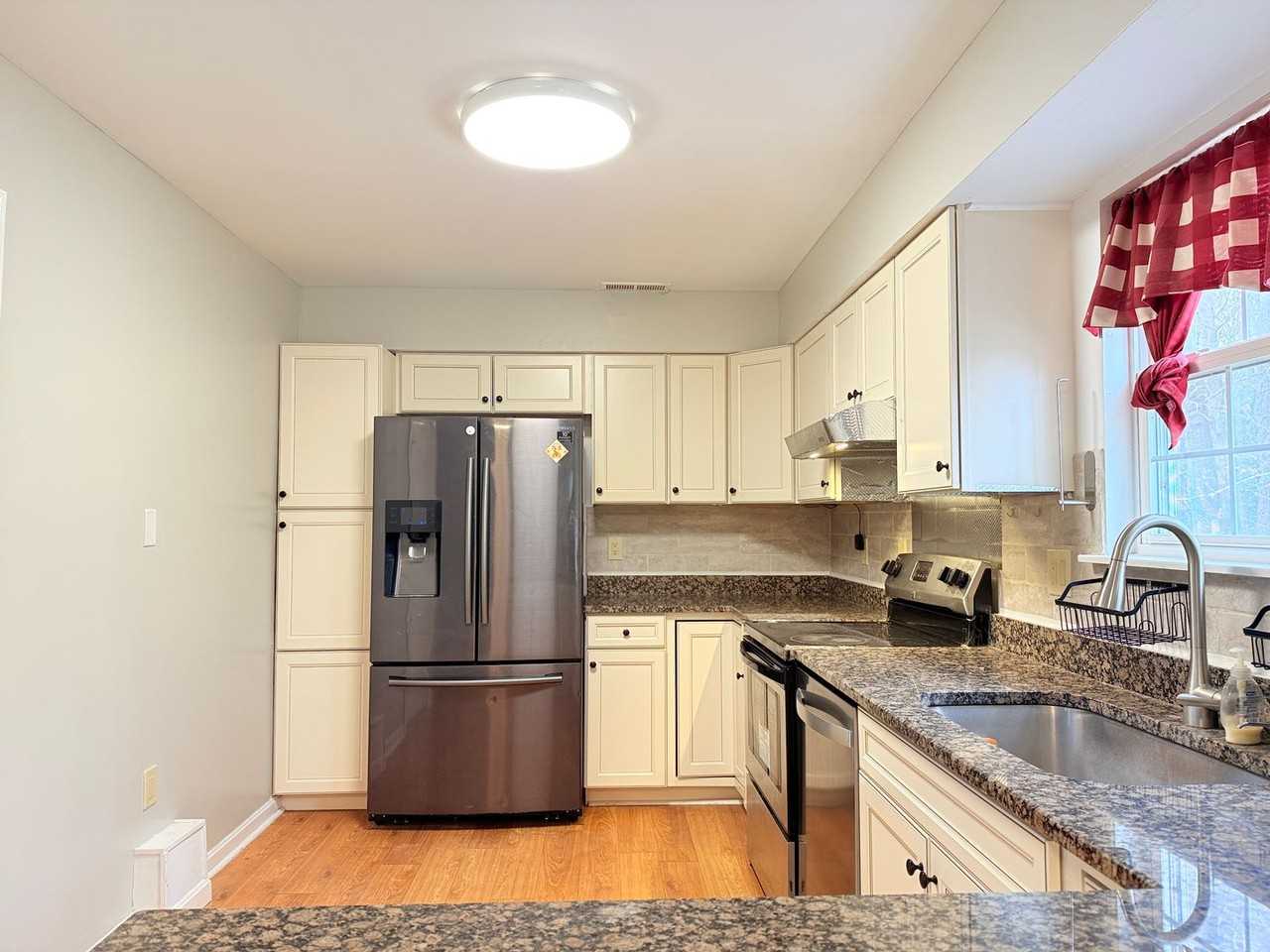 525 S Spinnaker Ln - Photo 4 of 13