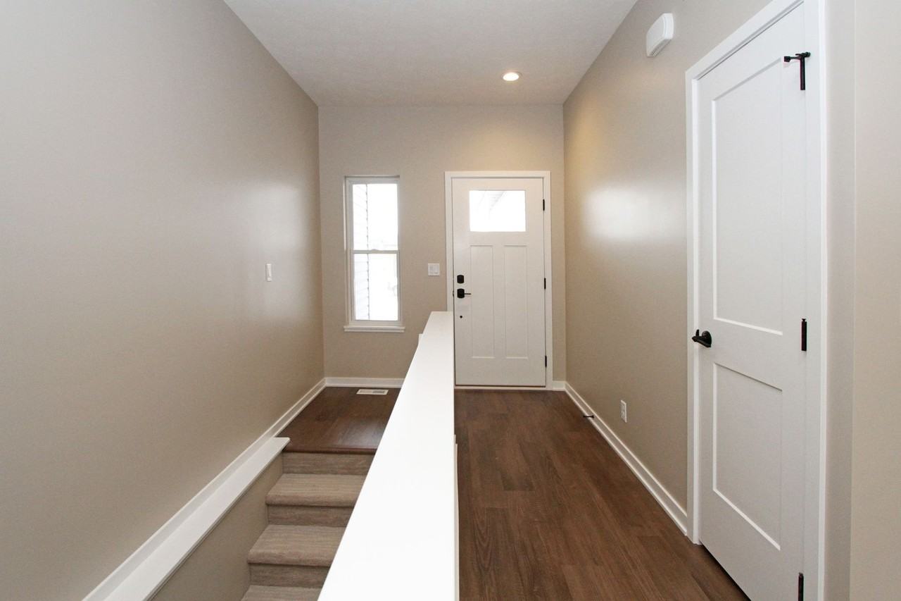 1079 Titan Dr - Photo 3 of 30