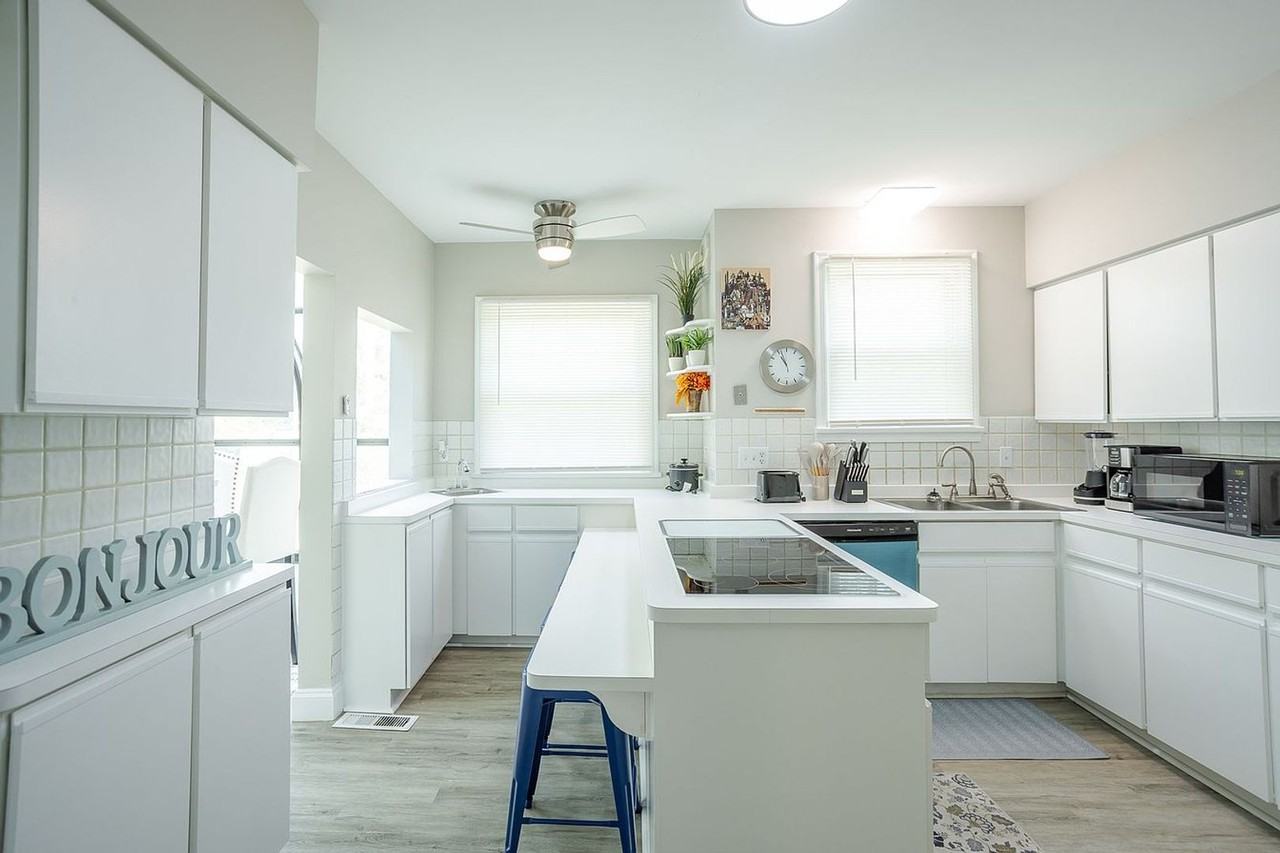 1744 Northampton Dr - Photo 3 of 11