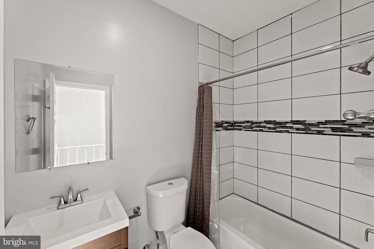 2414 Orleans St - Photo 2 of 8