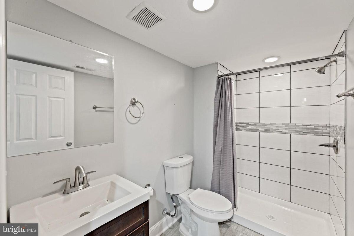 2414 Orleans St - Photo 6 of 8