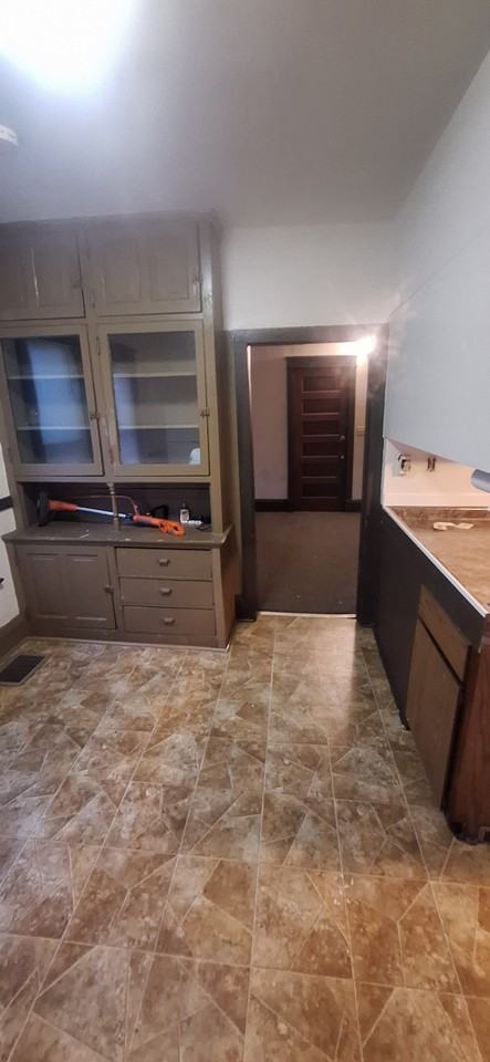 1214A S 22nd St - Photo 2 of 12