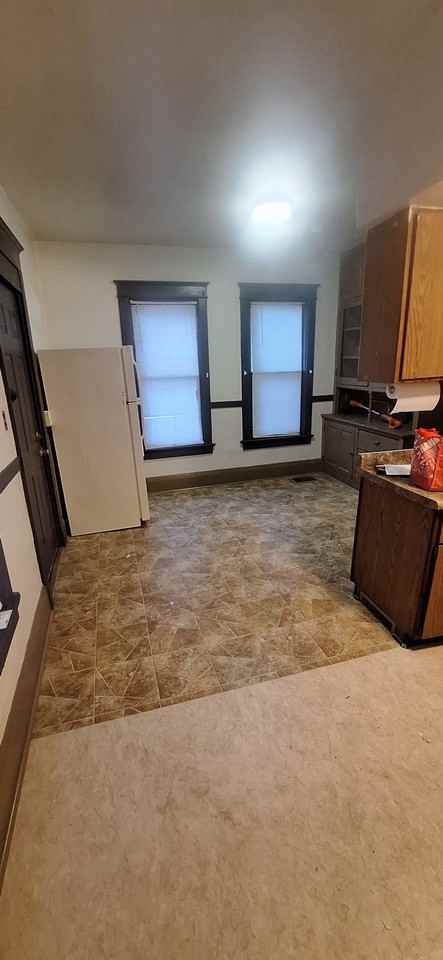 1214A S 22nd St - Photo 3 of 12