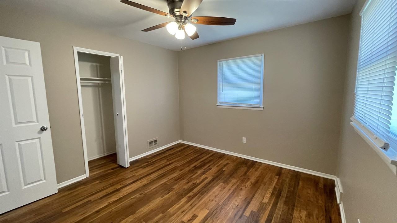 6250 Buckingham Ave - Photo 4 of 18