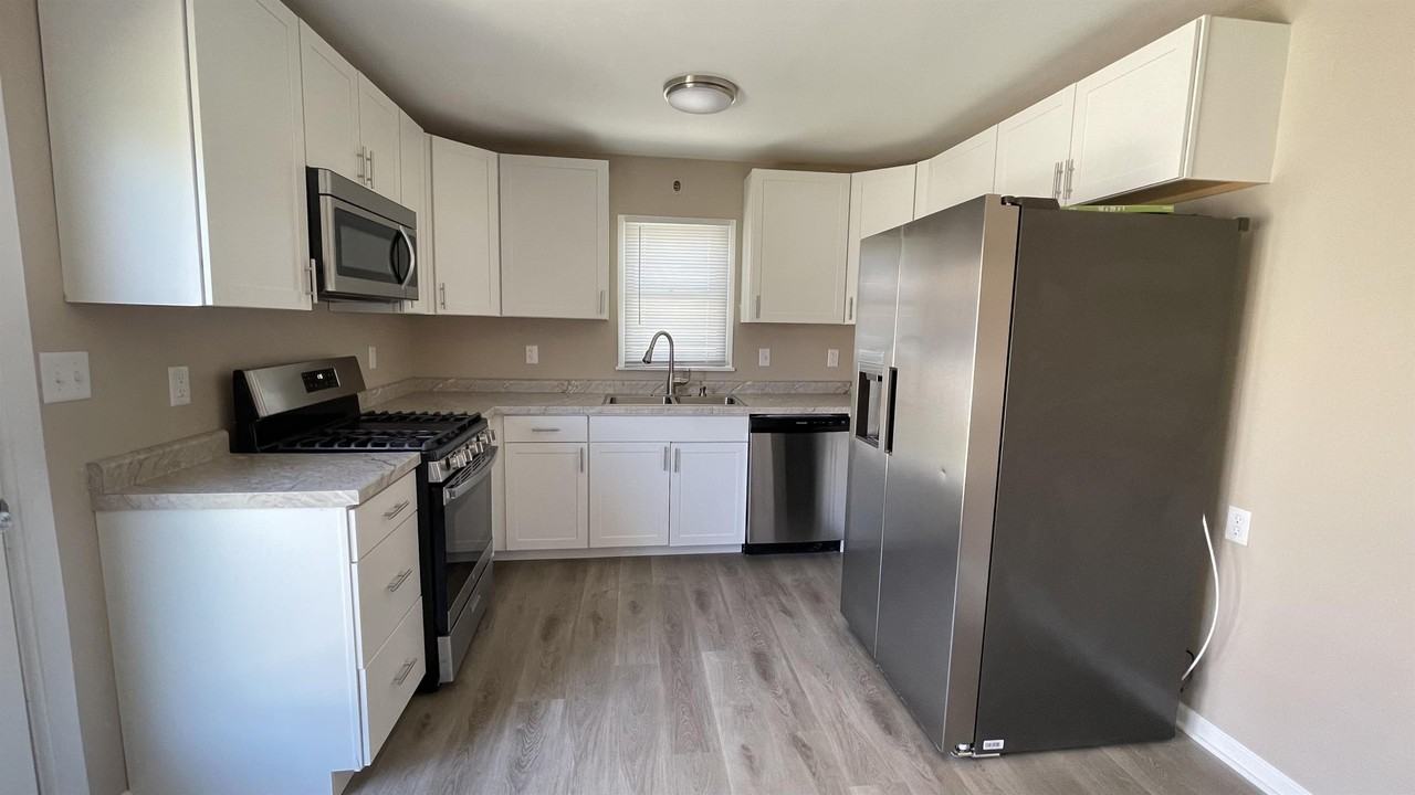 6250 Buckingham Ave - Photo 2 of 18