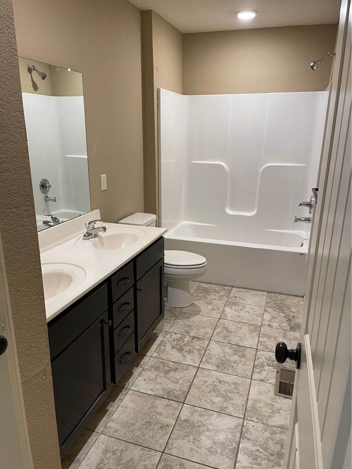 526 N Foxridge Dr #1 - Photo 3 of 12