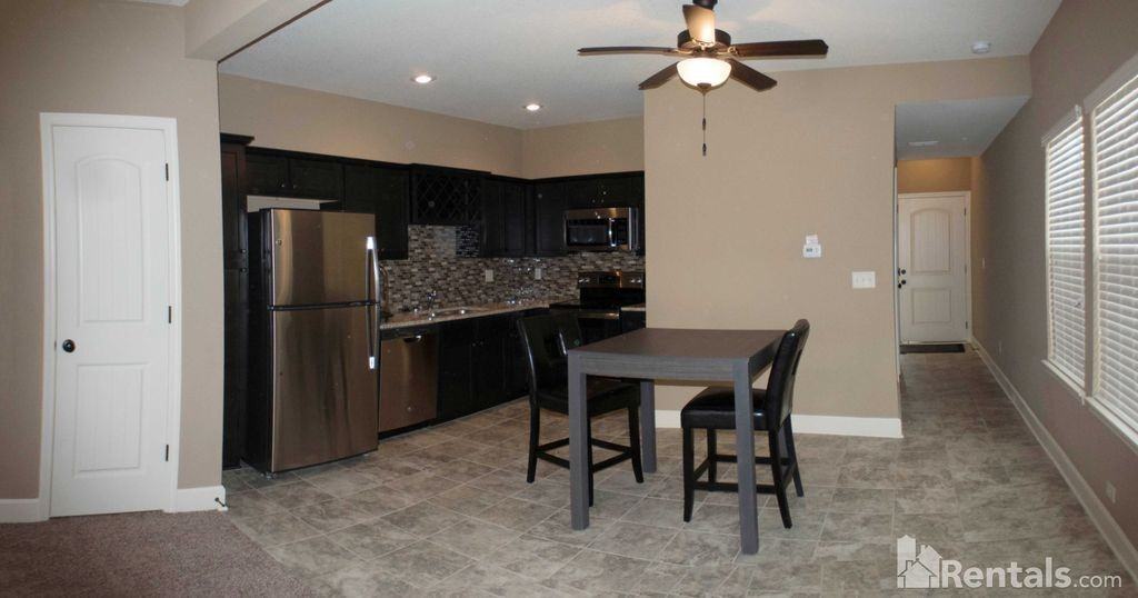 526 N Foxridge Dr #1 - Photo 2 of 12