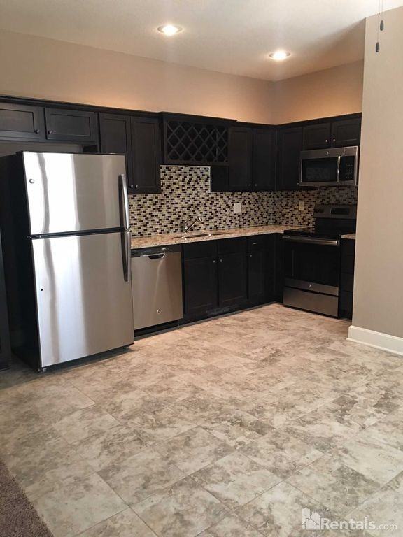 526 N Foxridge Dr #1 - Photo 5 of 12