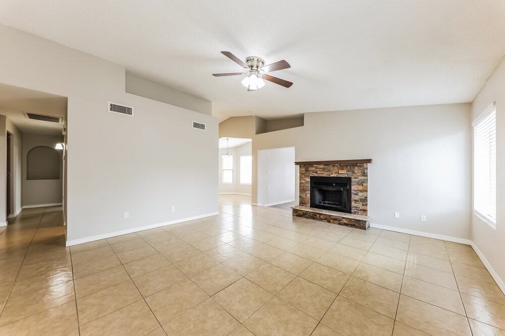 5209 N 78th Dr - Photo 3 of 16