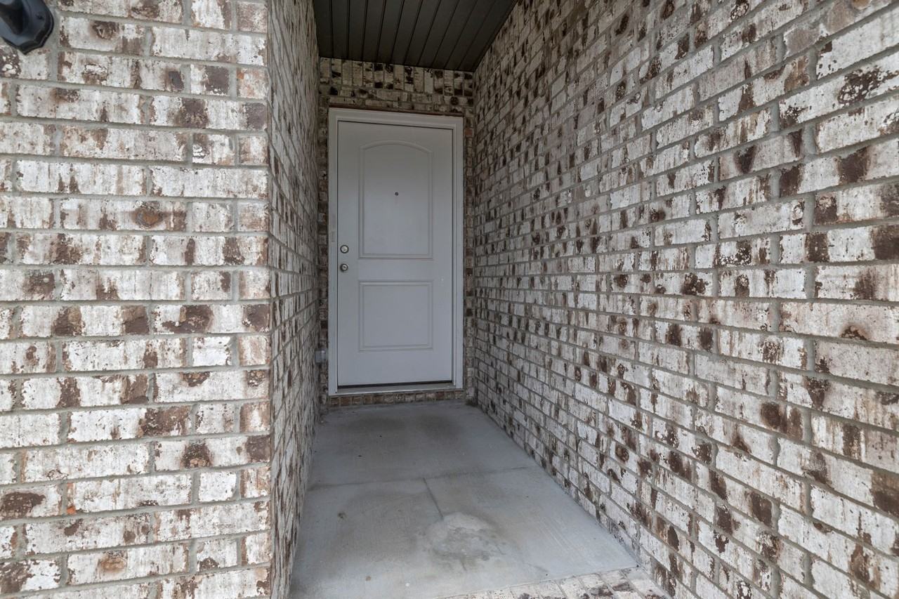 406 E Stone Creek Road - Photo 2 of 20