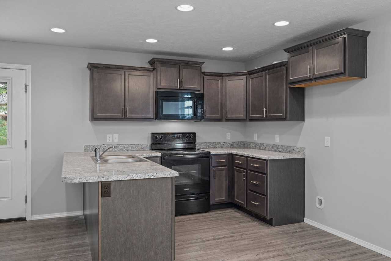 406 E Stone Creek Road - Photo 4 of 20