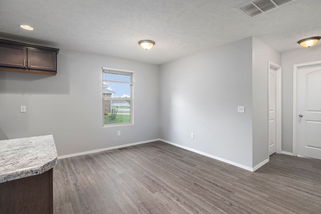 406 E Stone Creek Road - Photo 7 of 20